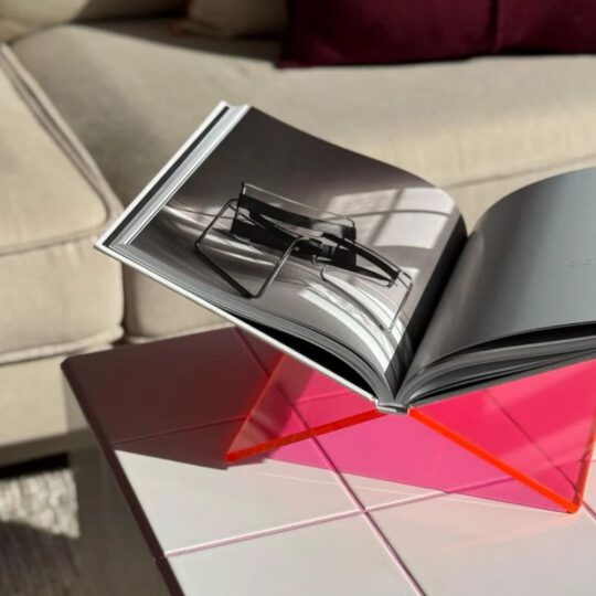 Boekenstandaard Roze